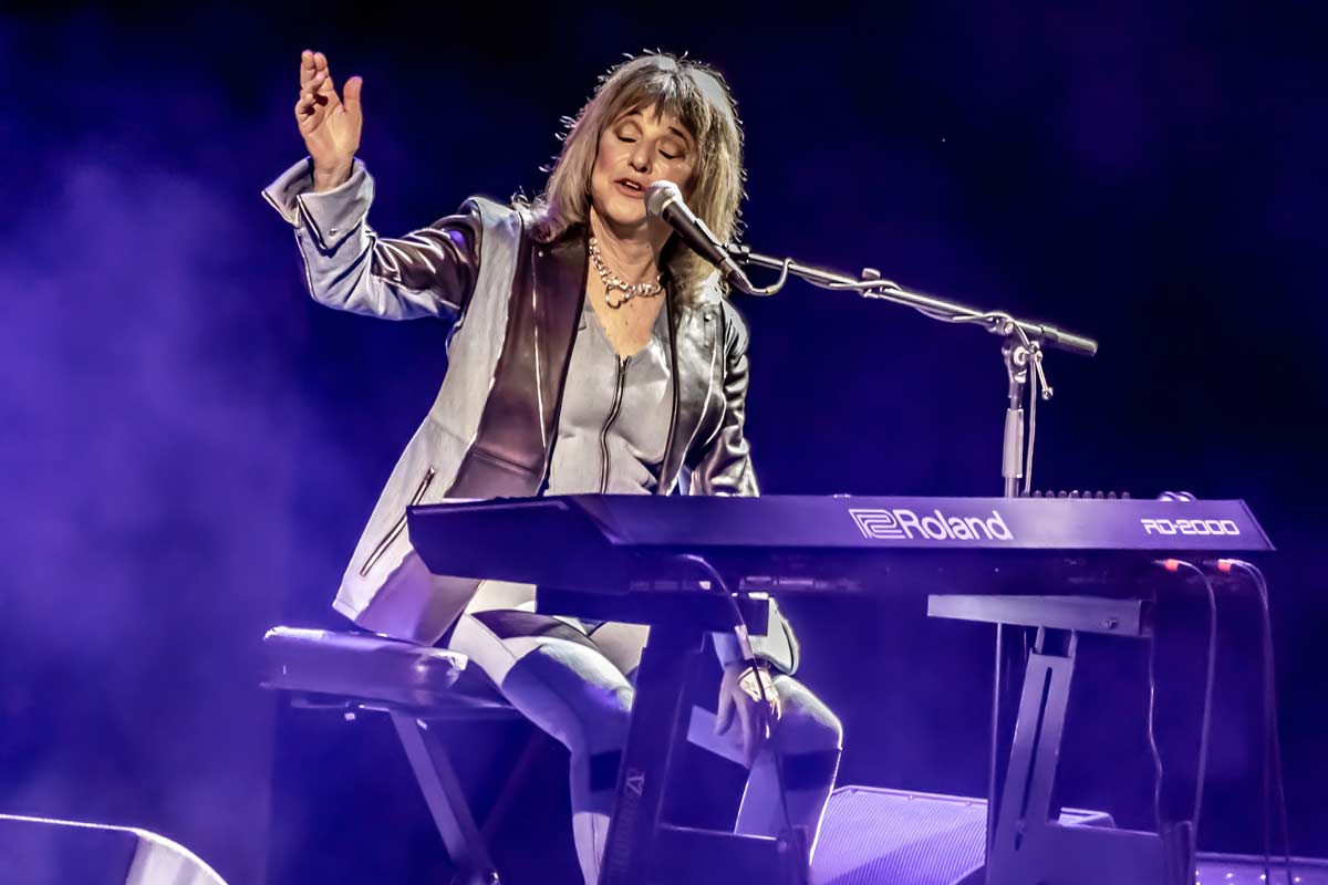 Suzi Quatro - The London Palladium - 13 November 2024. Photo: Robert Sutton/MetalTalk