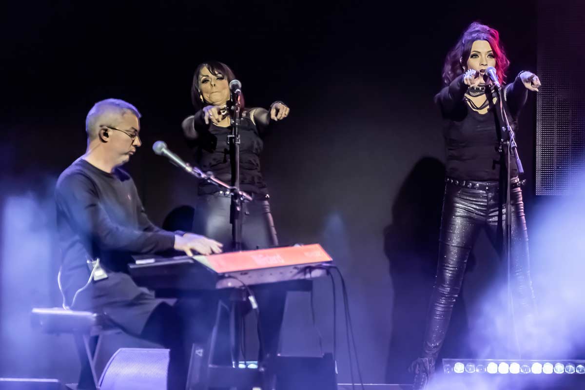 Suzi Quatro - The London Palladium - 13 November 2024. Photo: Robert Sutton/MetalTalk